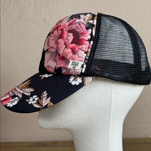 Floral Botanical Leaf Print Aloha Tropical Print
Billabong Women’s Trucker Hat.